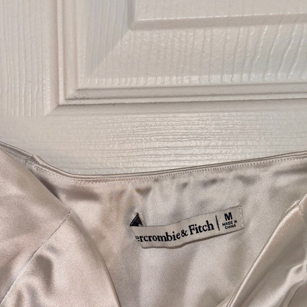 Abercrombie & Fitch Cream Satin Top- Size Medium - Picture 10 of 12